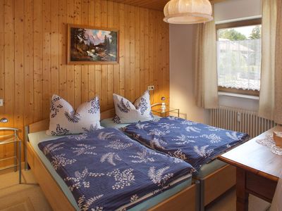 Schlafzimmer mit Doppelbett zusätzlich können 2 Matratzen auf den Boden