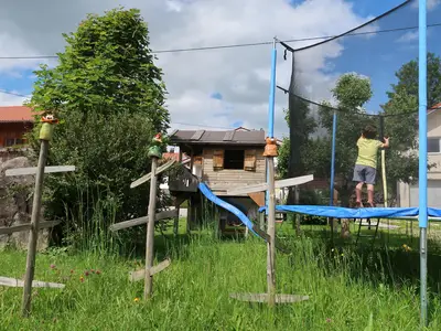 Spielplatz mit Trampolin