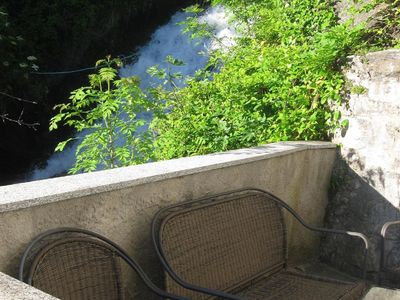 Terrasse mit Blick auf den Bach