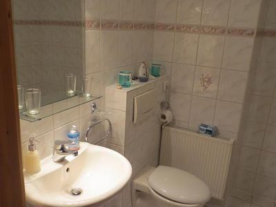 2. Badezimmer, optional zubuchbar