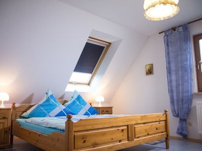 Schlafzimmer 1