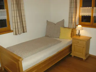 Einzelbett zusätzlich mit im Schlafzimmer