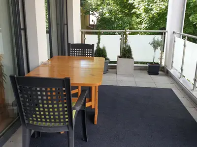 großzügiger Balkon zur Hinterseite