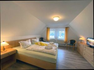 23912970-Ferienwohnung-2-Neuendorf (Insel Hiddensee)-300x225-4