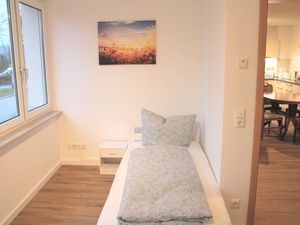 23327706-Ferienwohnung-6-Neuengoenna-300x225-3