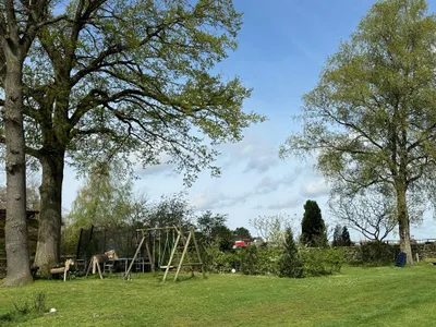 Spielplatz unter den Eichen