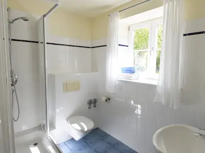 Bad/Dusche. Badezimmer 2