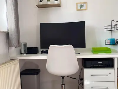 Arbeitsplatz im großen Schlafzimmer