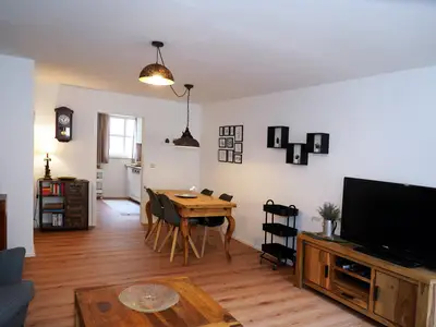 Wohnzimmer mit Essbereich