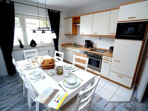 23528164-Ferienwohnung-6-Neuharlingersiel-300x225-2