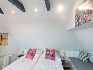 23883179-Ferienwohnung-4-Neuharlingersiel-300x225-1