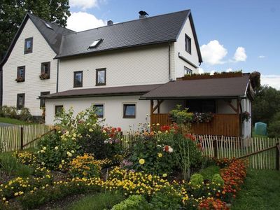 Ferienwohnung Wiesengund mit blühenden Bauerngarten