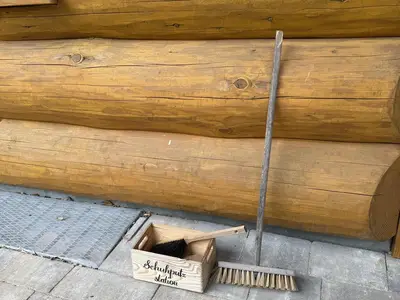 Waldzeitlodge Neuhütten Schuhputzzubehör