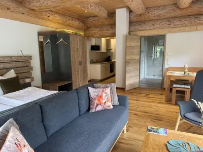 Waldzeitlodge Neuhütten Fuchs  Blick in den Raum
