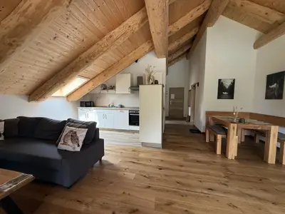 Waldzeitlodge Neuhütten Eule Blick in Raum