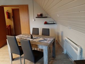 23352760-Ferienwohnung-2-Neukalen-300x225-3