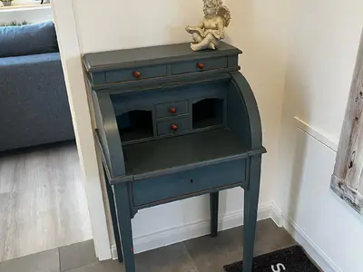 Ein kleiner Sekretär für Ihre Schlüssel, Utensilien