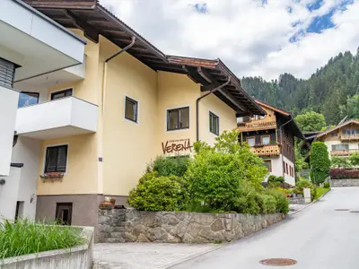 Außenseite Ferienhaus [Sommer]