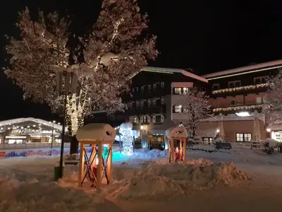 Winter Stimmung  vorm Hotel