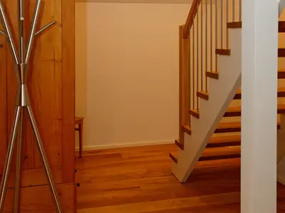 Diele mit Schlafzimmerzugang über die Treppe ins Dachgeschoss