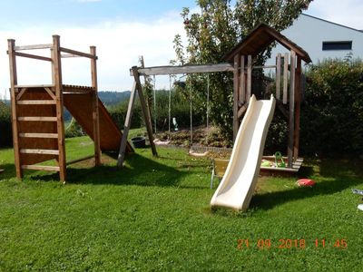 Garten mit Spielgeräte