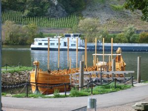 Blick auf das Römerweinschiff