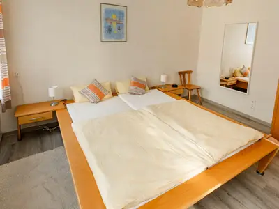 Schlafzimmer vorne Bild 2