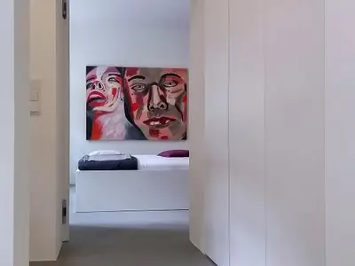 Kleiderschrank schlafen.jpg