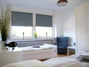 22304627-Ferienwohnung-4-Neuss-300x225-0