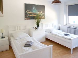 22304617-Ferienwohnung-4-Neuss-300x225-4