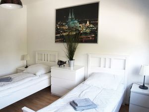 22304617-Ferienwohnung-4-Neuss-300x225-5