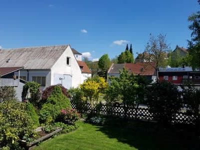 Blick vom Balkon in den Garten