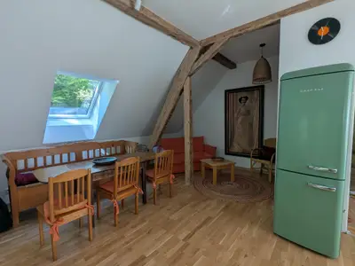 Wohnraum mit Esstisch