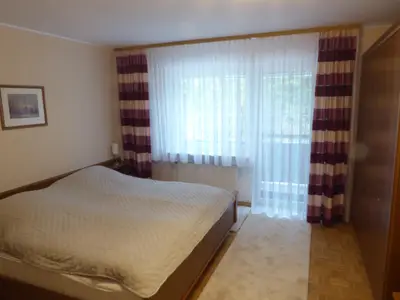 Schlafzimmer 1