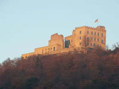Hambacher Schloss im Herbst