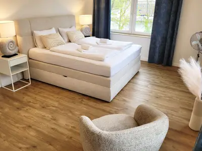 Schlafzimmer 1