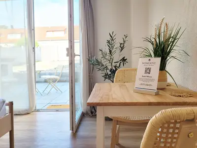 Essbereich mit QR-Code Aufsteller von MOMENTIC