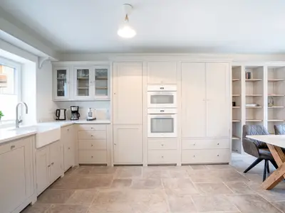 Eleganz trifft Komfort – Ferienwohnung mit Sauna, Grill & Balkon
