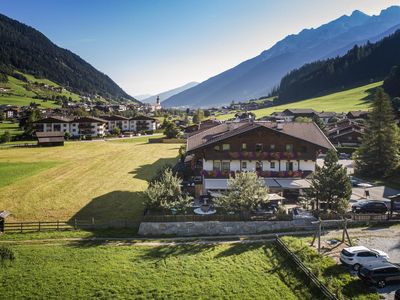 Brunnenhof im Sommer