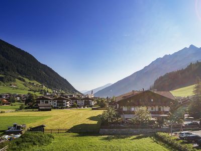 Brunnenhof im Sommer