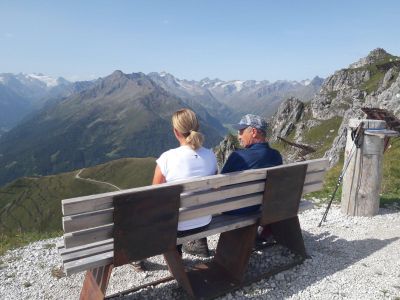 die Kindls mit Ausblick über das Stubaital