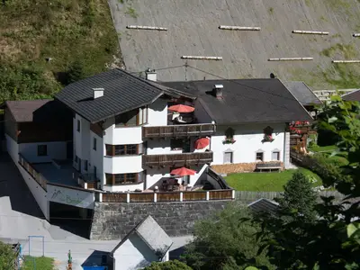 Haus Binder im Sommer