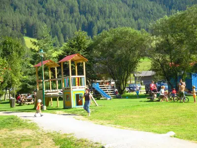 Spielplatz und Sportplatz am Kampler See