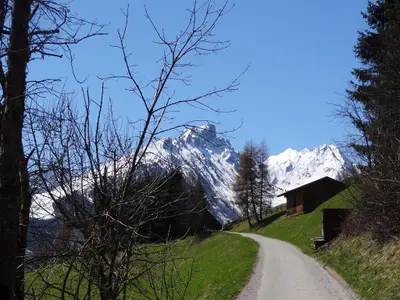 vom Haus kurze Wanderung nach Pfurtschell
