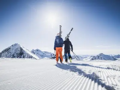 Koeniglich-Skifahren-Stubaier-Gletscher