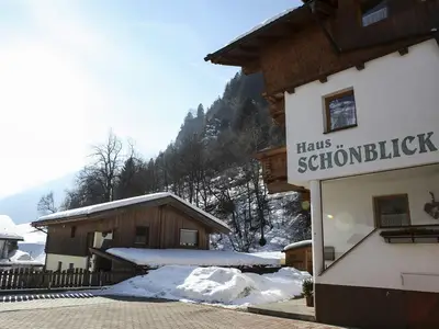 Hausansicht im Winter