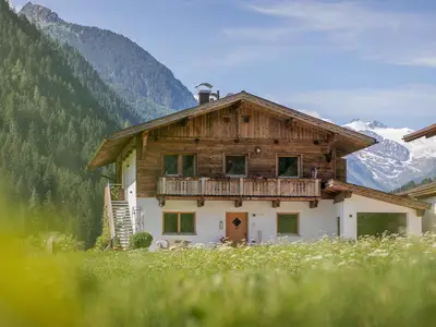 Außenansicht mit Gletscher