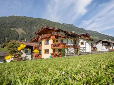 Haus Rosmarie im Sommer