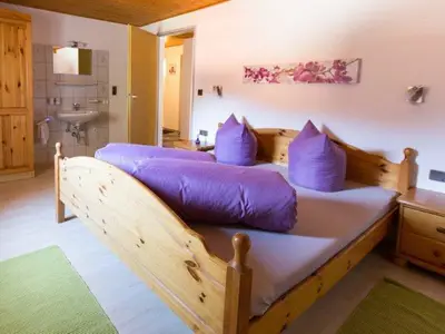 Schlafzimmer 1