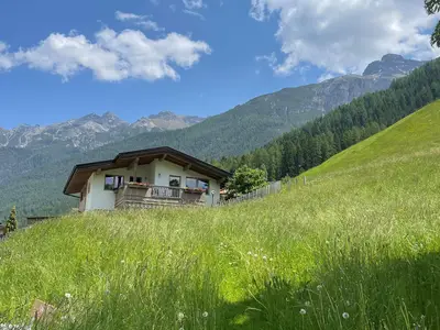 Haus mit Feld 2
